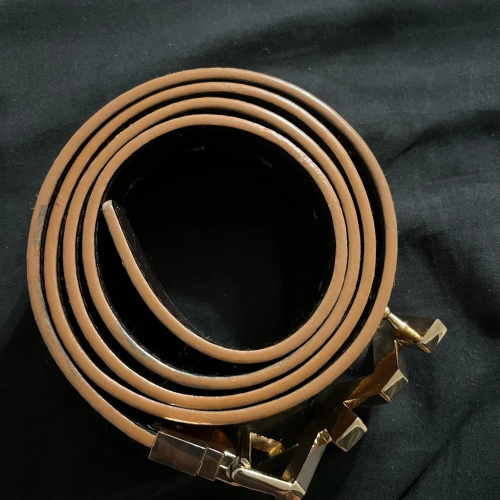 Michael Kors Reversible Women’s Designer Belt tan/dark brown MK logo Gold Buckle - Picture 3 of 5